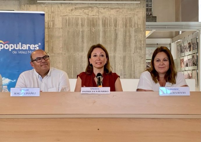 Jesús Lupiáñez, Patricia Navarro y Natacha Rivas en la reunión del PP en la comarca de la Axarquía