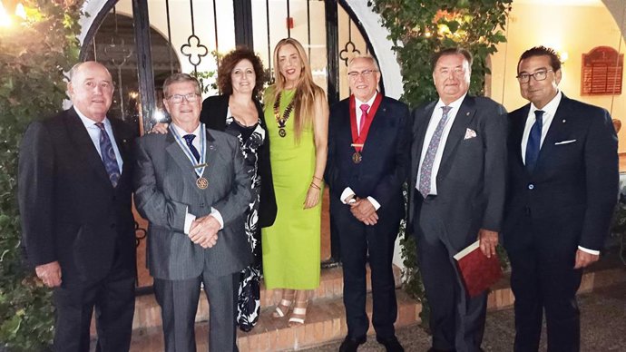 De izquierda a derecha Juan Carlos Suriñach, José Luis Sánchez-Quiñones, Inmaculada Mayorga,  La nueva presidenta Carmen Fernández, Manuel Ortiz, Carlos Gómez y Enrique Olivares.
