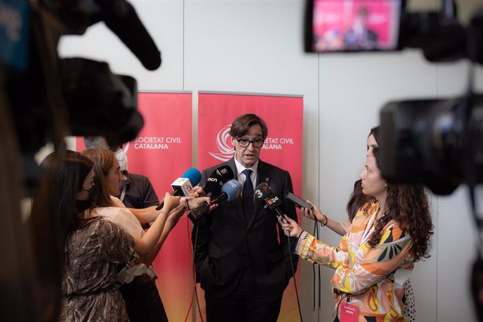 El primer secretario del PSC, Salvador Illa, antes de participar en la Escuela de Verano de Societat Civil Catalana (SCC).