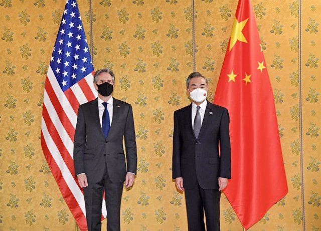 El secretario de Estado de Estados Unidos, Antony Blinken, y el ministro de Exteriores de China, Wang Yi.