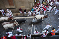 Rápido encierro de los toros de José Escolar con dos heridos por asta