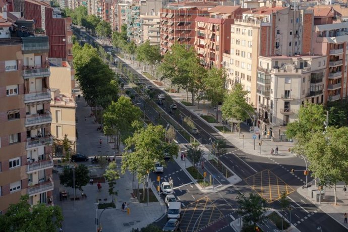 El tramo renovado de la avenida Meridiana entre la calle Mallorca y el cruce entre Navas de Tolosa y Josep Estivill.