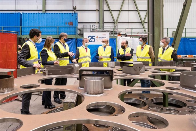 Archivo - El consejero de Industria, Turismo, Innovación, Transporte y Comercio, Javier López Marcano, visita las instalaciones de Enwesa