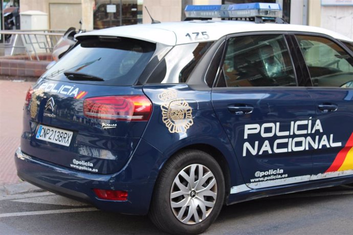 Nota De Prensa: "Agentes De Policía Nacional Detienen A Una Mujer Por Amenazar Y Agredir A Una Médica"