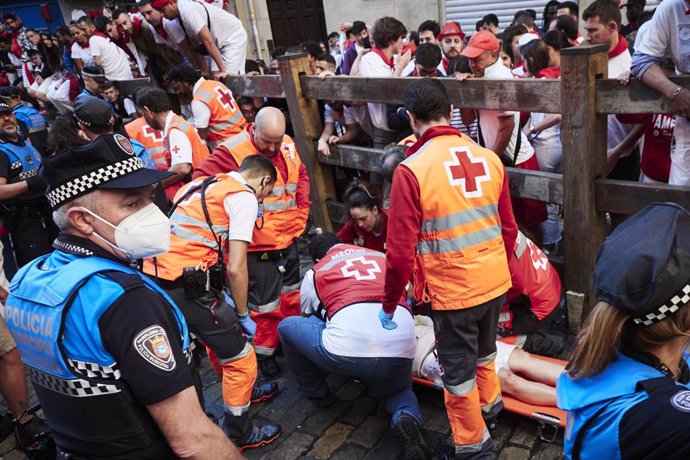 Tercer encierro de las Fiestas de San Fermín 2022 de la ganadería de Don José Escolar Gil, a 9 de julio de 2022, en Pamplona, Navarra (España). Las fiestas en honor a San Fermín, patrón de Navarra, comienzan el día 6 con el tradicional chupinazo y se pr