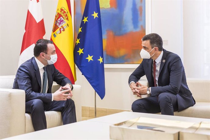 Archivo - El presidente del Gobierno, Pedro Sánchez, recibe al primer ministro de Georgia, Irakli Garibashvili, en el Complejo de la Moncloa, a 20 de mayo de 2021, en Madrid (España).