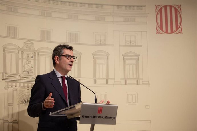 El ministro de Presidencia, Félix Bolaños, en rueda de prensa en el Palau de la Generalitat, después de la reunión que ha mantenido con la consellera de Presidencia, Laura Vilagr, a 8 de julio de 2022.