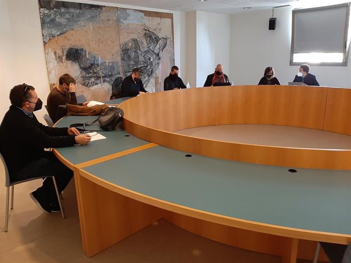 Reunión del director general del ICA, Manuel Cebrián, con profesionales de las Artes Escénicas de la Región