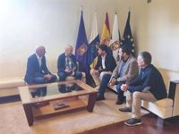 La Laguna estudia fórmulas de colaboración con la banca ética para reforzar los proyectos sociales