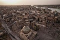 La emblemática mezquita de Mosul acoge el Eid al Adha cinco años después de ser volada por Estado Islámico