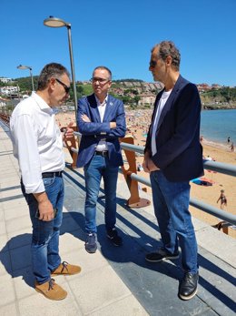 El consejero de Salud en Luanco.