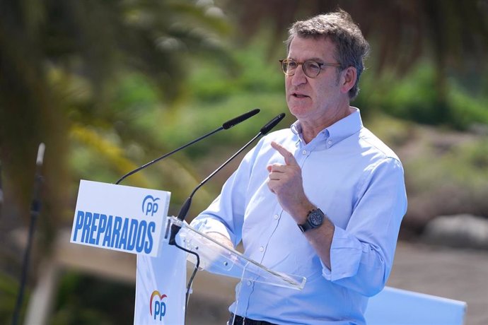 Archivo - El presidente de la Xunta de Galicia, Alberto Núñez Feijóo, interviene en un acto del PP en el Parque Marítimo César Manrique, a 12 de marzo de 2022, en Santa Cruz de Tenerife, Tenerife, Canarias, (España). El candidato a la presidencia del Pa