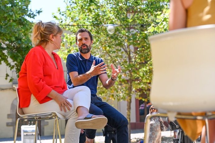 El conseller de Empresa y Trabajo de la Generalitat, Roger Torrent (ERC) junto con la consellera de Cultura, Natlia Garriga