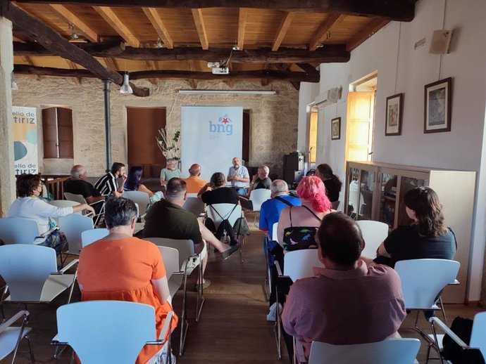 Acto público del BNG en Guitiriz para denunciar la supresión de paradas en líneas de autobuses y pedir un rectificación al Ministerio de Transportes