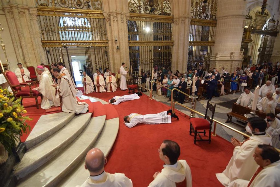 Un momento de la ordenación de los dos sacerdotes.