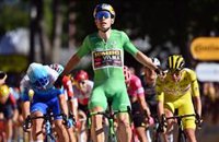 Van Aert se impone al esprint y gana su segunda etapa del Tour
