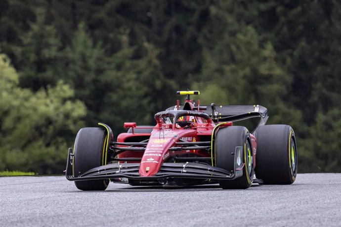 09 July 2022, Austria, Spielberg: Spanish F1 driver Carlos Sainz of team Ferrari, drives during the second practice session for the Grand Prix of Austria at the Red Bull Ring. Photo: Expa/Johann Groder/APA/dpa