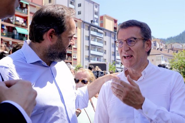 El presidente del PP de Castilla-La Mancha, Paco Núñez, asiste al acto de homenaje por el 25 aniversario del secuestro y asesinato de Miguel Ángel Blanco, en Ermua