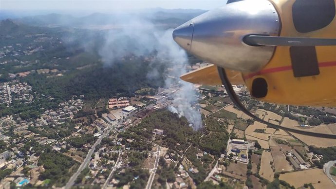 Vista aérea del incendio forestal en el Puig de Can Mateu de Capdepera