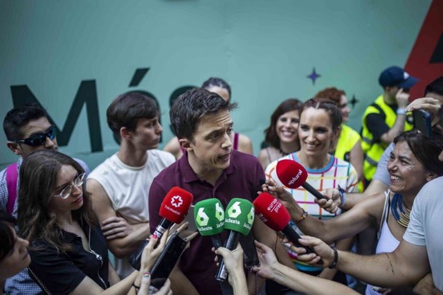 El portavoz de Más País, Íñigo Errejón, interviene en una rueda de prensa anterior a una Junta de Portavoces, en el Congreso de los Diputados, a 21 de junio de 2022, en Madrid (España).