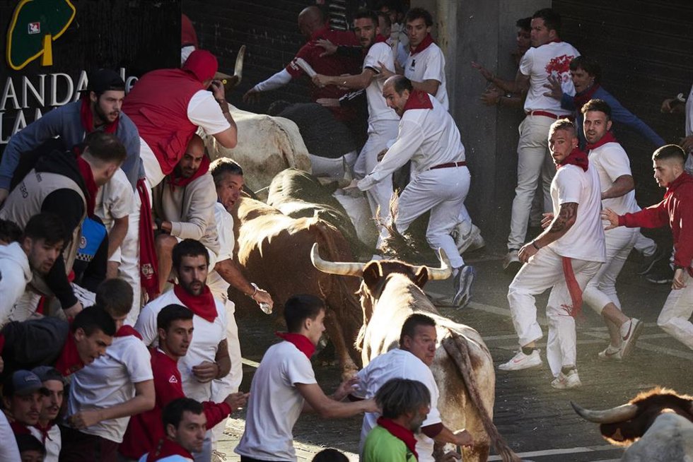 Cuarto encierro de los Sanfermines de 2022, con toros de La Palmosilla.