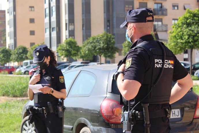 Archivo - Valencia.- Sucesos.- Detenidos dos jóvenes en Orriols por realizar robos con fuerza y hurtos