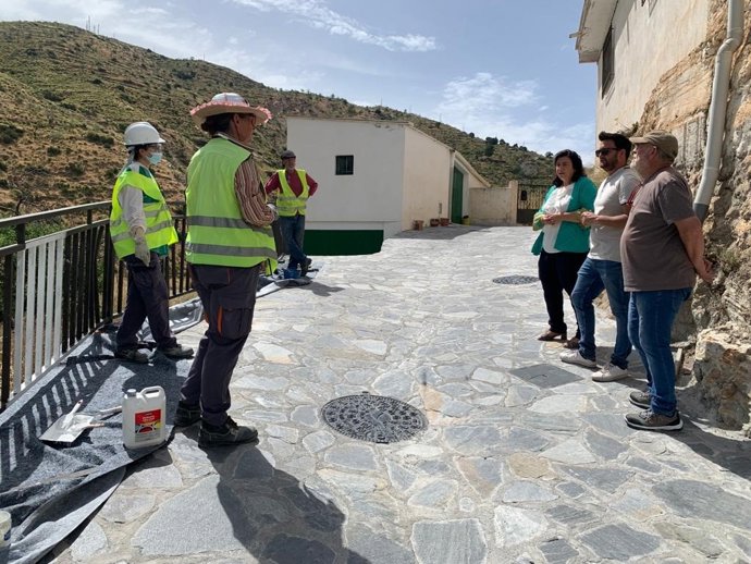 La diputada del PFEA, Matilde Díaz, en su visita a Sierro