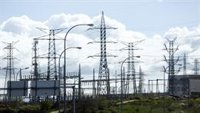 El precio de la luz para clientes de tarifa regulada sube un 3% este lunes y roza los 300 euros/MWh