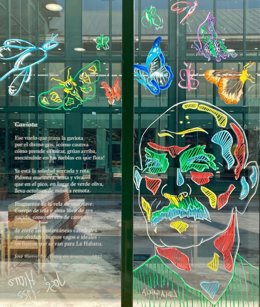 La Bibilioteca Central se decora con poemas e ilustraciones de José Hierro con motivo de su centenario