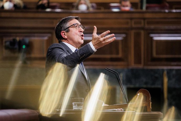 Archivo - El diputado del PSOE, Patxi López, interviene en una sesión plenaria en el Congreso de los Diputados