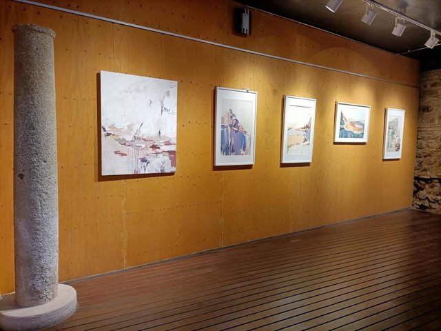 Las Cuevas de Hércules albergan la exposición colectiva 'Arte sin fronteras'.