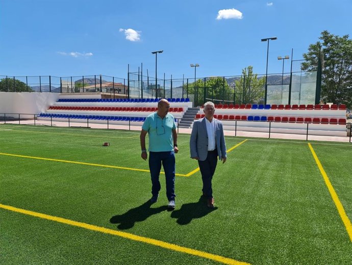 Visita al nuevo campo de fútbol de Colomera (Granada).