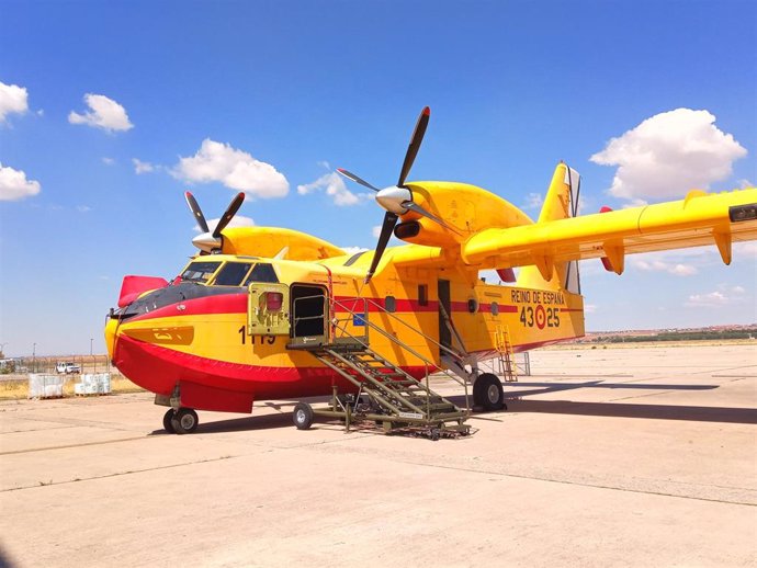 Archivo - Avión anfibio modelo Canadair para combatir incendios forestales