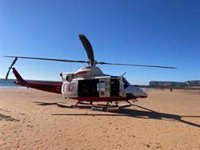Rescatado por el helicóptero un joven que sufrió una luxación mientras nadaba en Miengo