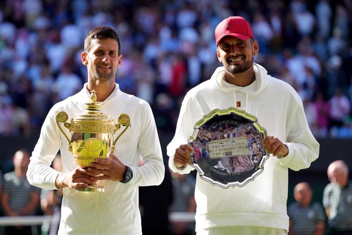 El tenista serbio Novak Djokovic y el australiano Nick Kyrgios 