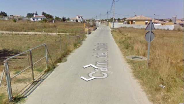 Imagen del Camino del Rodeo, en Chiclana (Cádiz), donde ha fallecido un joven de 29 años tras sufrir una caída con un monopatín