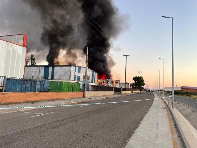 Incendio en el polígono industrial de Andosilla.