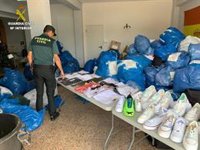La Guardia Civil se incauta de más de 6.300 prendas falsificadas en el mercadillo de Benaguasil