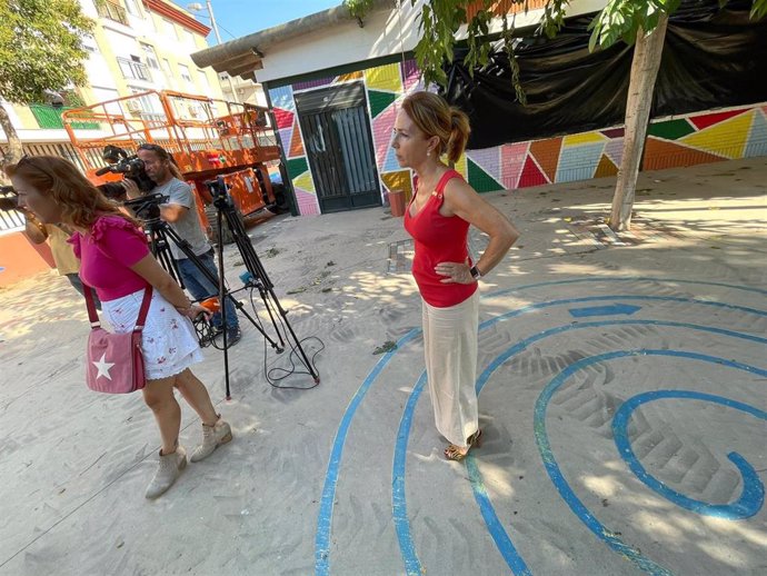 La concejal Belén López visita el colegio