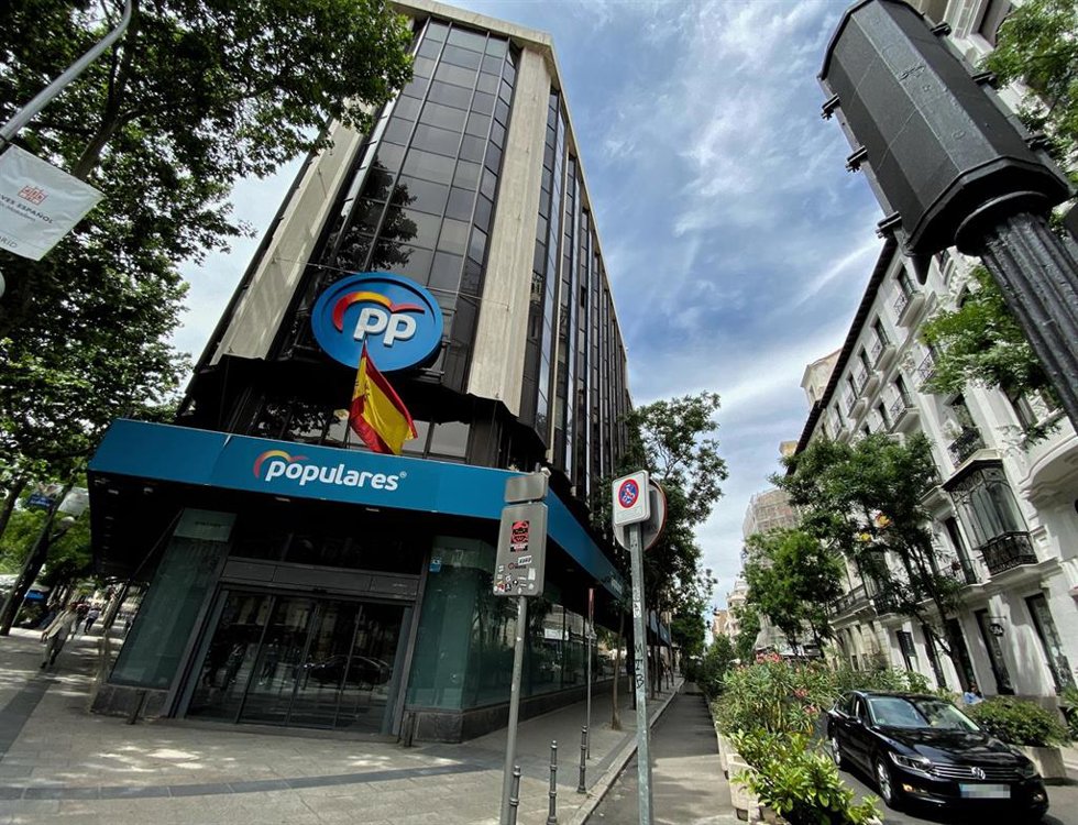 Archivo - Vista general de la sede nacional del Partido Popular en la calle Génova, a 30 de mayo de 2022, en Madrid (España). La dirección del PP confirmado hoy que tiene la intención de continuar trabajando desde su sede nacional de Génova a pesar de l