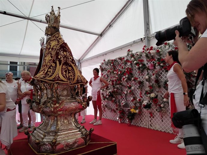 Ofrenda floral infantil a San Fermín.