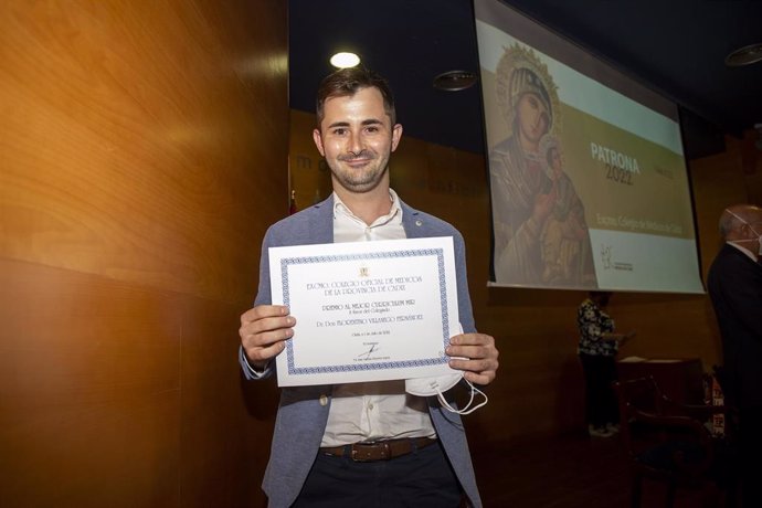 Nota De Prensa: Un Nefrólogo Del Puerta Del Mar Recibe Premios Al Mejor Currículum Mir Y Por Un Artículo Publicado En La Revista Con Mayor Impacto Internacional En El Ámbito De Trasplantes