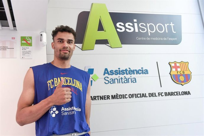 Archivo - El nuevo jugador del Bara de baloncesto Oscar da Silva, que firma hasta 2025