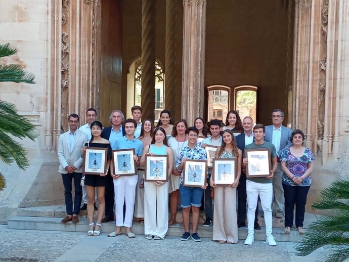 El Govern reconoce a los estudiantes de Baleares con mejores notas en la PBAU.