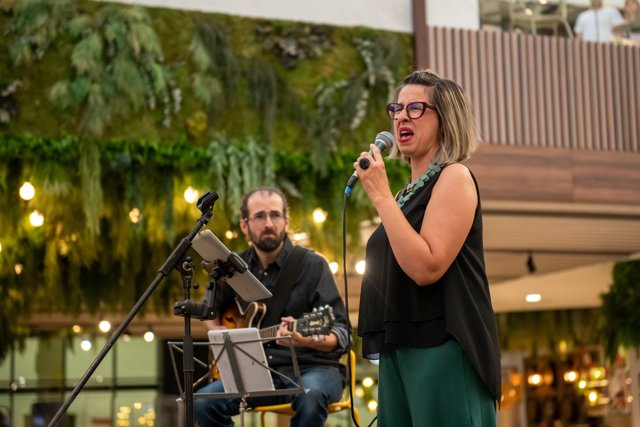 Actuación musical en ágora en intu Xanadú