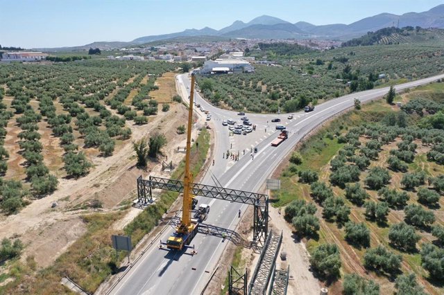 Imagen aérea de la pasarela sobre la A-306