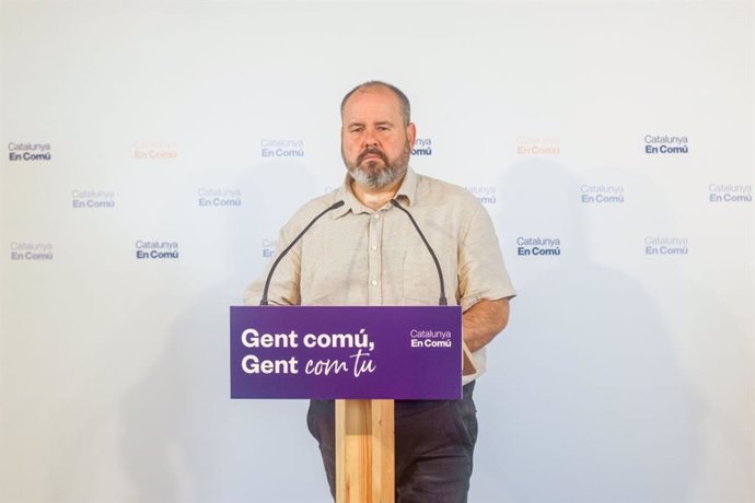 El portavoz de los comuns y diputado en el Congreso, Joan Mena, en rueda de prensa. FOTO DE ARCHIVO 