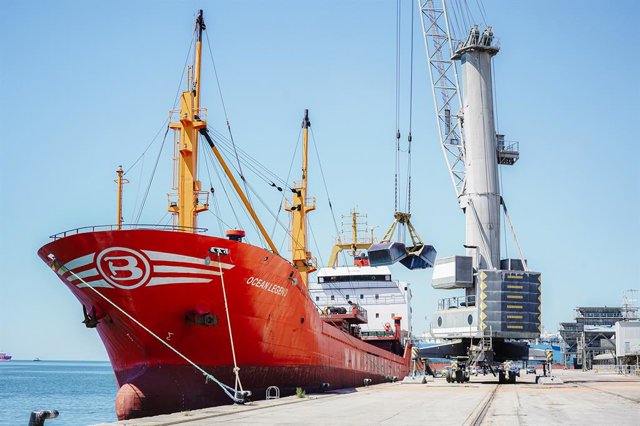 El vaixell Ocean Legend al Port de Tarragona