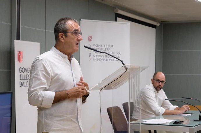 El vicepresidente y conseller, Juan Pedro Yllanes, junto al director general Pep Malagrava.