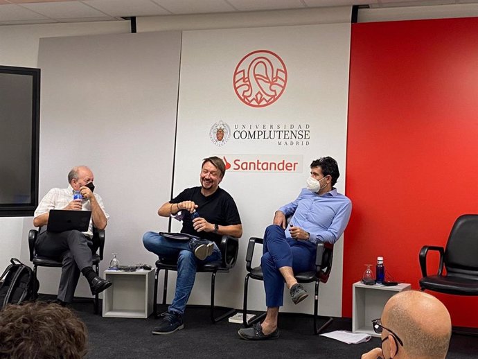 El exportavoz de En Comú Podem Xavier Domnech en la ponencia 'Federalismo, plurinacionalidad, y crisis territoriales en España' , en los cursos de verano organizados por la Universidad Complutense en El Escorial.